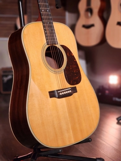 Martin Guitars - D-18 STD 2